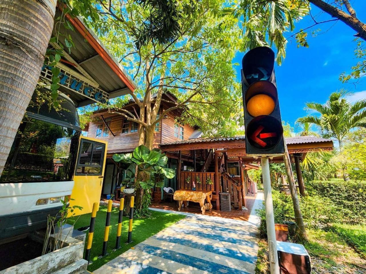 The Antique Riverside Resort Ban Pong  Eksteriør bilde